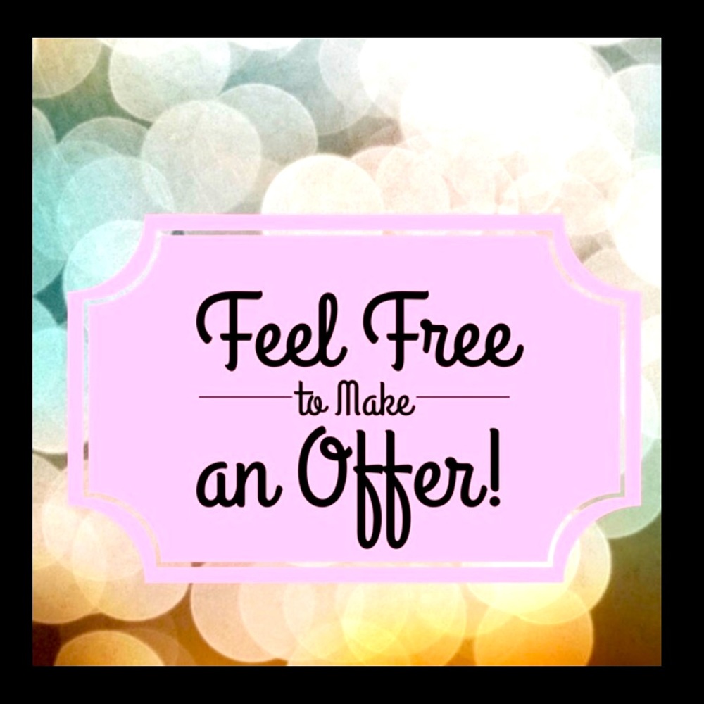 If you see something you like, please make an offer!
~👢~👖~👠~👗~👜~👚~
